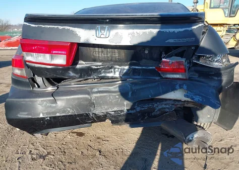 2003 Honda Accord 3.0 Ex z USA, uszkodzony, nr VIN 1HGCM66523A040880